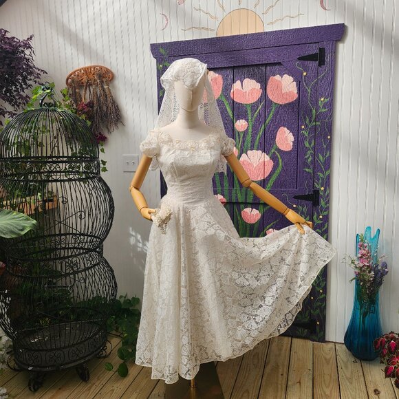 Vintage 1950s Fan Lace Wedding Gown with Beaded Illusion Neckline - Picture 1 of 15